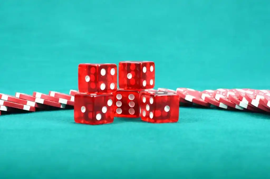 Dashboard truxenon menampilkan berbagai kategori permainan: live-dealer, sportsbook, dan slot games dengan antarmuka yang intuitif